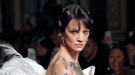 Asia Argento foto: nuda, senza veli con un corpo perfetto